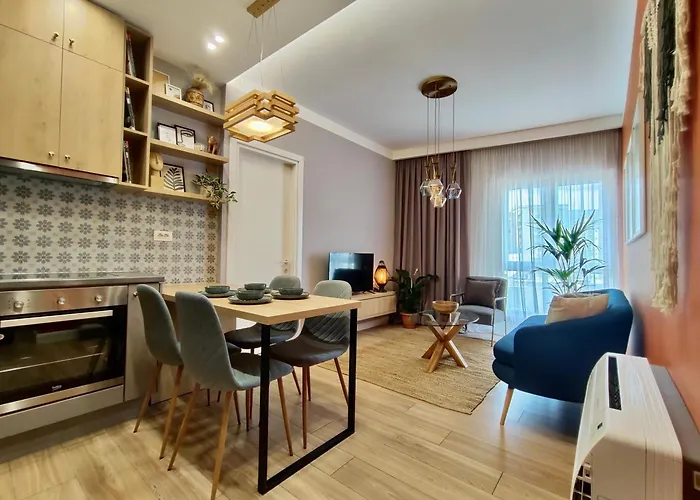 Premium With Parking 地拉那